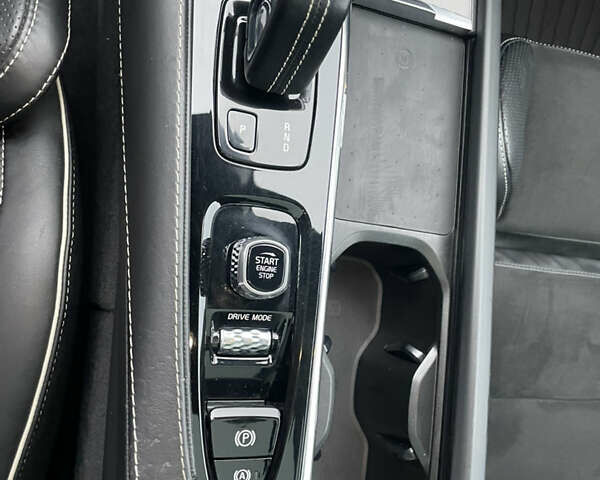 Белый Вольво ХС90, объемом двигателя 1.97 л и пробегом 98 тыс. км за 43500 $, фото 50 на Automoto.ua