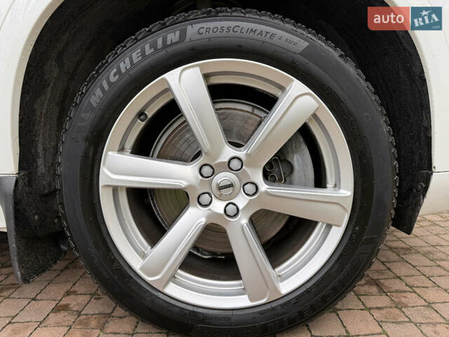 Белый Вольво ХС90, объемом двигателя 2 л и пробегом 145 тыс. км за 38400 $, фото 169 на Automoto.ua