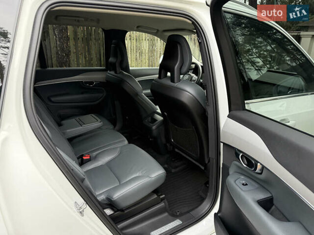 Белый Вольво ХС90, объемом двигателя 2 л и пробегом 145 тыс. км за 38400 $, фото 147 на Automoto.ua