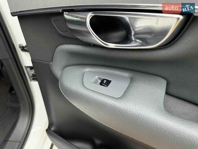 Белый Вольво ХС90, объемом двигателя 2 л и пробегом 145 тыс. км за 38400 $, фото 150 на Automoto.ua