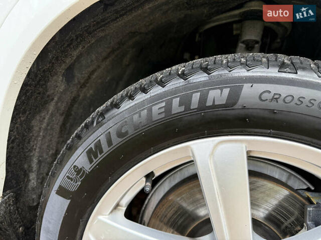 Белый Вольво ХС90, объемом двигателя 2 л и пробегом 145 тыс. км за 38400 $, фото 170 на Automoto.ua