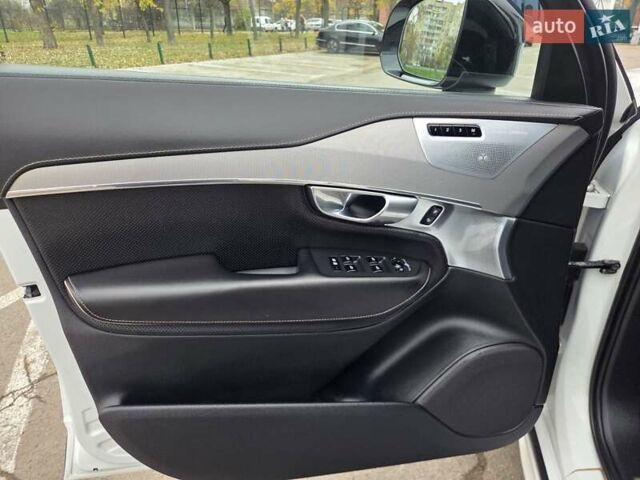 Белый Вольво ХС90, объемом двигателя 1.97 л и пробегом 117 тыс. км за 45500 $, фото 44 на Automoto.ua