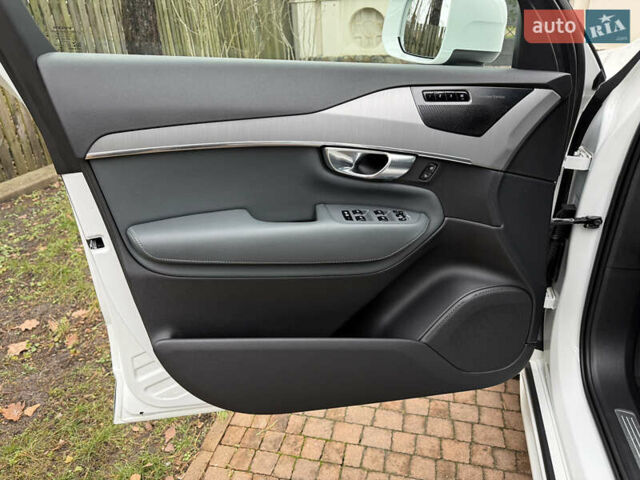 Белый Вольво ХС90, объемом двигателя 2 л и пробегом 145 тыс. км за 38400 $, фото 84 на Automoto.ua