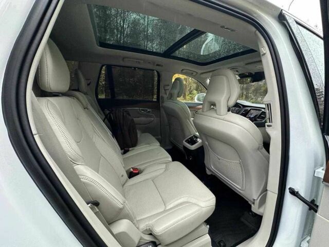 Белый Вольво ХС90, объемом двигателя 2 л и пробегом 46 тыс. км за 28000 $, фото 7 на Automoto.ua