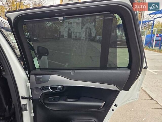 Белый Вольво ХС90, объемом двигателя 1.97 л и пробегом 117 тыс. км за 45500 $, фото 59 на Automoto.ua