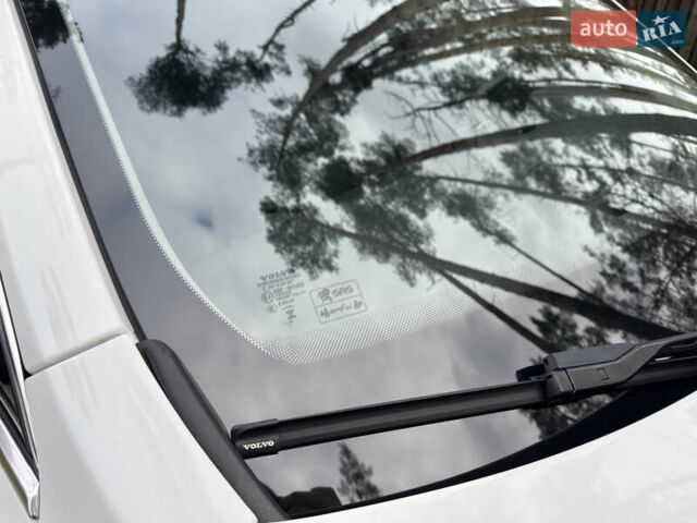 Белый Вольво ХС90, объемом двигателя 2 л и пробегом 145 тыс. км за 38400 $, фото 31 на Automoto.ua