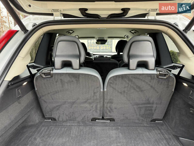 Белый Вольво ХС90, объемом двигателя 2 л и пробегом 145 тыс. км за 38400 $, фото 141 на Automoto.ua