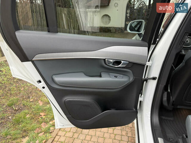 Белый Вольво ХС90, объемом двигателя 2 л и пробегом 145 тыс. км за 38400 $, фото 117 на Automoto.ua