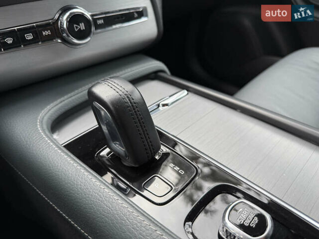 Белый Вольво ХС90, объемом двигателя 2 л и пробегом 145 тыс. км за 38400 $, фото 112 на Automoto.ua