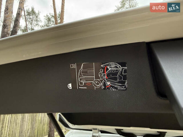 Белый Вольво ХС90, объемом двигателя 2 л и пробегом 145 тыс. км за 38400 $, фото 136 на Automoto.ua