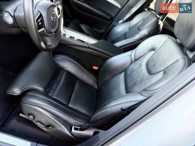 Белый Вольво ХС90, объемом двигателя 1.97 л и пробегом 105 тыс. км за 43500 $, фото 66 на Automoto.ua