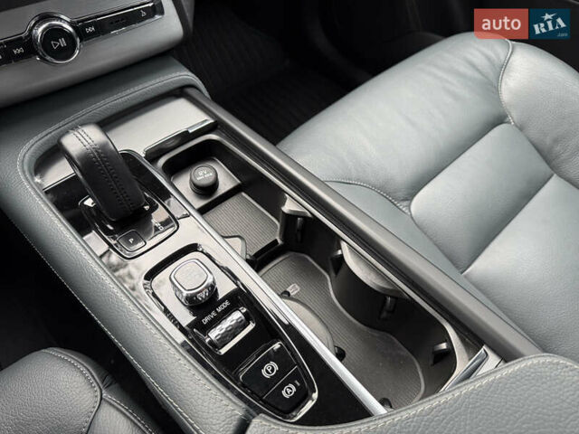 Белый Вольво ХС90, объемом двигателя 2 л и пробегом 145 тыс. км за 38400 $, фото 113 на Automoto.ua