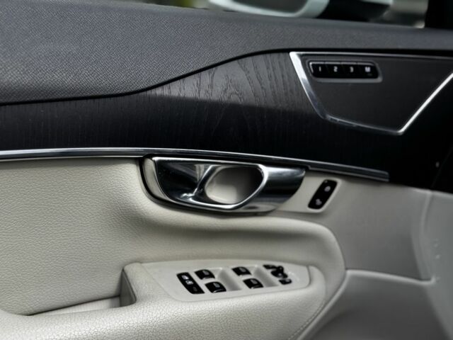 Білий Вольво ХС90, об'ємом двигуна 2 л та пробігом 82 тис. км за 38500 $, фото 16 на Automoto.ua