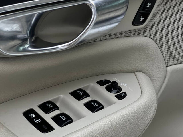 Белый Вольво ХС90, объемом двигателя 2 л и пробегом 68 тыс. км за 40900 $, фото 10 на Automoto.ua