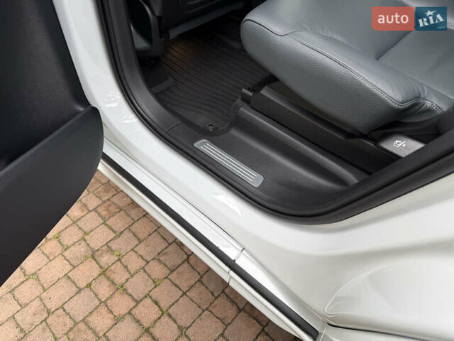 Белый Вольво ХС90, объемом двигателя 2 л и пробегом 145 тыс. км за 38400 $, фото 121 на Automoto.ua