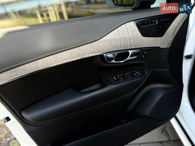 Белый Вольво ХС90, объемом двигателя 1.97 л и пробегом 105 тыс. км за 43500 $, фото 69 на Automoto.ua