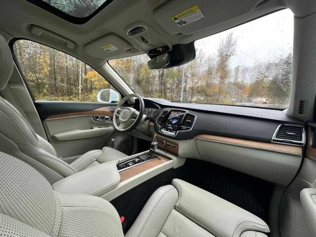 Белый Вольво ХС90, объемом двигателя 2 л и пробегом 46 тыс. км за 28000 $, фото 6 на Automoto.ua