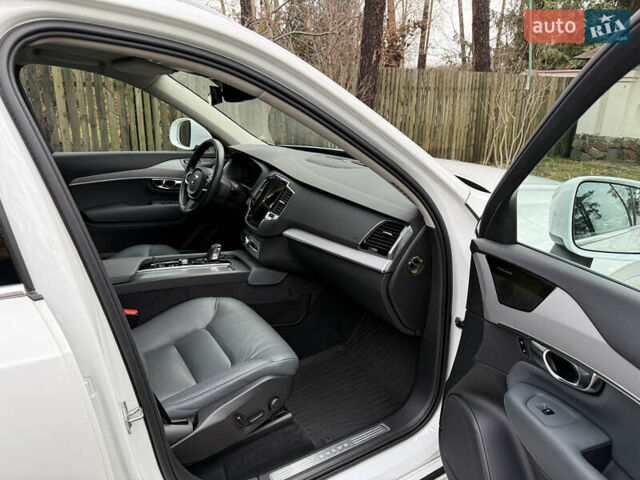 Белый Вольво ХС90, объемом двигателя 2 л и пробегом 145 тыс. км за 38400 $, фото 157 на Automoto.ua