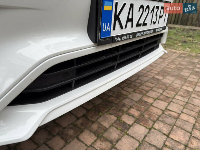 Белый Вольво ХС90, объемом двигателя 2 л и пробегом 145 тыс. км за 38400 $, фото 71 на Automoto.ua