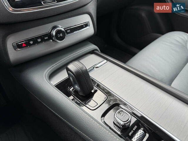 Белый Вольво ХС90, объемом двигателя 2 л и пробегом 145 тыс. км за 38400 $, фото 110 на Automoto.ua