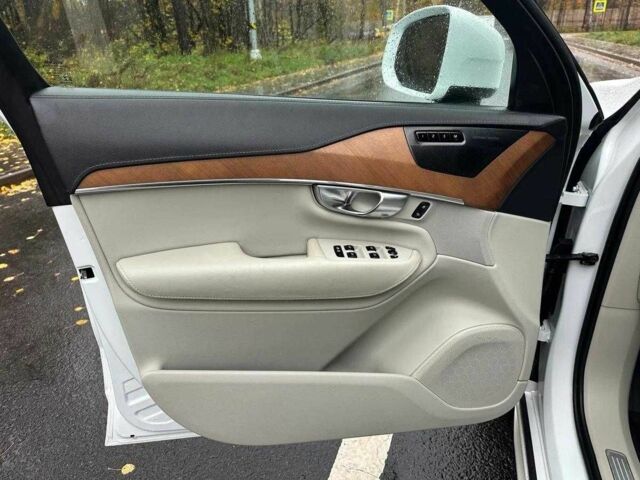 Белый Вольво ХС90, объемом двигателя 2 л и пробегом 46 тыс. км за 28000 $, фото 11 на Automoto.ua