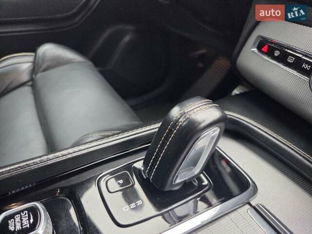 Белый Вольво ХС90, объемом двигателя 1.97 л и пробегом 117 тыс. км за 45500 $, фото 39 на Automoto.ua