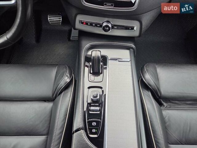 Белый Вольво ХС90, объемом двигателя 1.97 л и пробегом 117 тыс. км за 45500 $, фото 41 на Automoto.ua