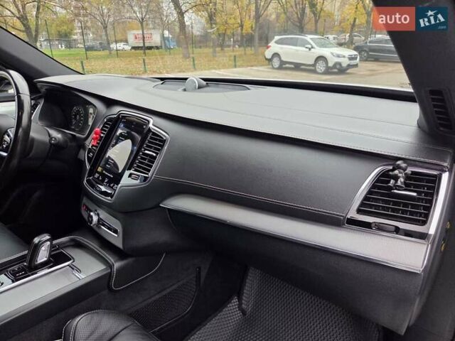 Белый Вольво ХС90, объемом двигателя 1.97 л и пробегом 117 тыс. км за 45500 $, фото 47 на Automoto.ua