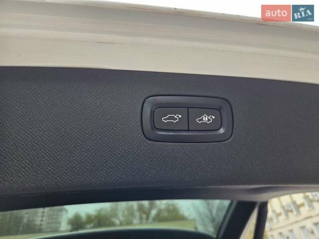 Белый Вольво ХС90, объемом двигателя 1.97 л и пробегом 117 тыс. км за 45500 $, фото 21 на Automoto.ua