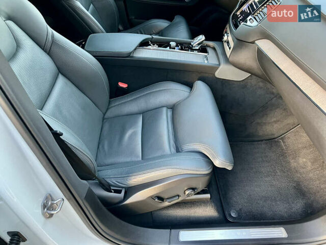 Белый Вольво ХС90, объемом двигателя 1.97 л и пробегом 85 тыс. км за 47800 $, фото 48 на Automoto.ua