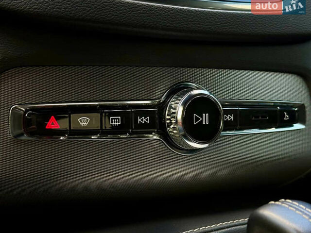 Вольво ХС90 2021 в Киеве на Automoto.ua Белый Вольво ХС90, объемом двигателя 2 л и пробегом 57 тыс. км за 45500 $, фото 28 на Automoto.ua