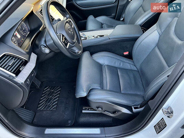 Белый Вольво ХС90, объемом двигателя 1.97 л и пробегом 85 тыс. км за 47800 $, фото 34 на Automoto.ua