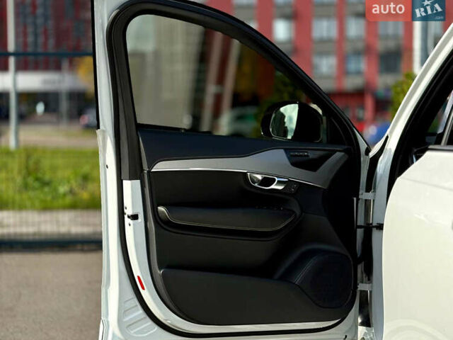 Вольво ХС90 2021 в Киеве на Automoto.ua Белый Вольво ХС90, объемом двигателя 2 л и пробегом 57 тыс. км за 45500 $, фото 17 на Automoto.ua