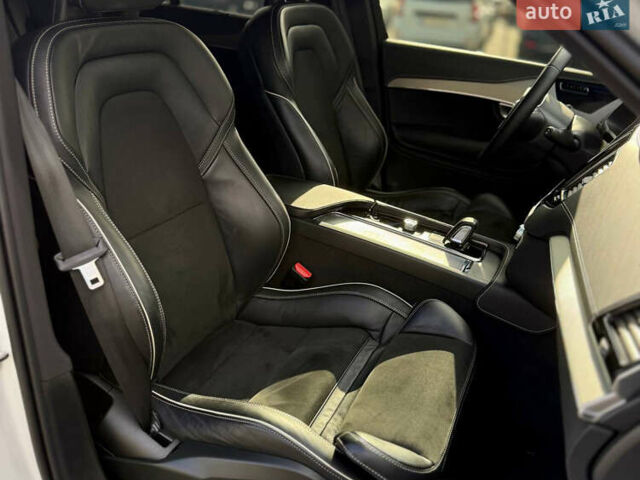 Вольво ХС90 2021 в Киеве на Automoto.ua Белый Вольво ХС90, объемом двигателя 2 л и пробегом 57 тыс. км за 45500 $, фото 38 на Automoto.ua