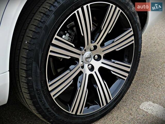 Белый Вольво ХС90, объемом двигателя 1.97 л и пробегом 50 тыс. км за 43800 $, фото 4 на Automoto.ua