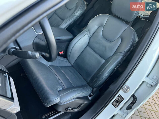 Белый Вольво ХС90, объемом двигателя 1.97 л и пробегом 85 тыс. км за 47800 $, фото 39 на Automoto.ua