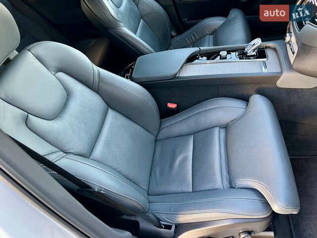 Белый Вольво ХС90, объемом двигателя 1.97 л и пробегом 85 тыс. км за 47800 $, фото 49 на Automoto.ua