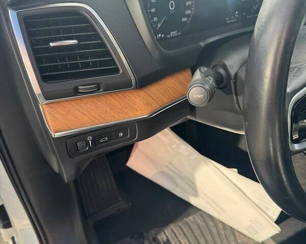 Белый Вольво ХС90, объемом двигателя 1.97 л и пробегом 33 тыс. км за 39000 $, фото 10 на Automoto.ua