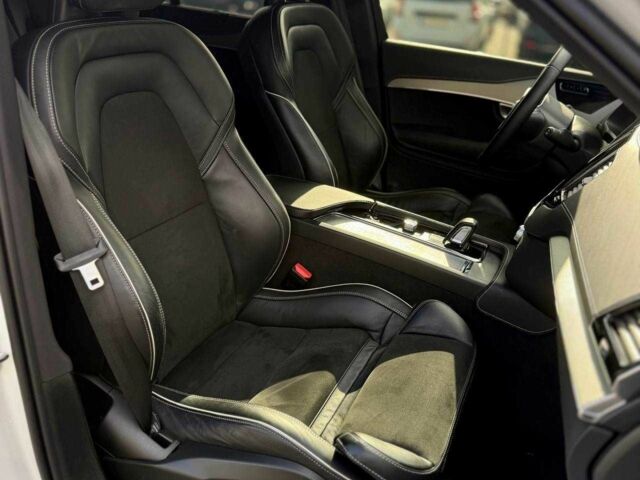 Вольво ХС90 2021 в Киеве на Automoto.ua Белый Вольво ХС90, объемом двигателя 2 л и пробегом 57 тыс. км за 45500 $, фото 20 на Automoto.ua