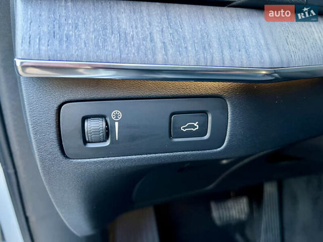 Белый Вольво ХС90, объемом двигателя 1.97 л и пробегом 85 тыс. км за 47800 $, фото 41 на Automoto.ua