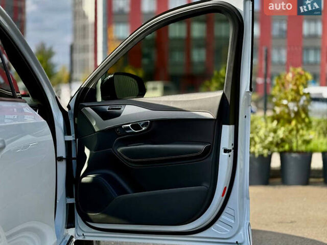 Вольво ХС90 2021 в Киеве на Automoto.ua Белый Вольво ХС90, объемом двигателя 2 л и пробегом 57 тыс. км за 45500 $, фото 33 на Automoto.ua