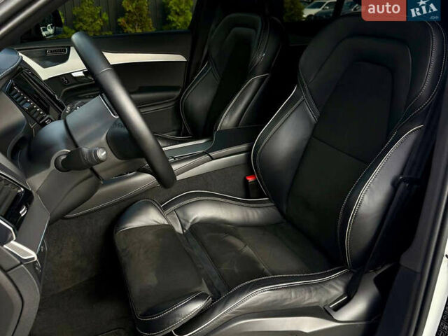 Вольво ХС90 2021 в Киеве на Automoto.ua Белый Вольво ХС90, объемом двигателя 2 л и пробегом 57 тыс. км за 45500 $, фото 32 на Automoto.ua