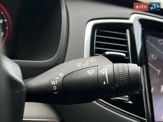 Білий Вольво ХС90, об'ємом двигуна 1.97 л та пробігом 58 тис. км за 45990 $, фото 17 на Automoto.ua