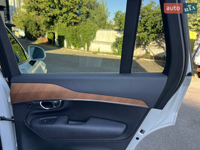 Белый Вольво ХС90, объемом двигателя 2 л и пробегом 21 тыс. км за 33000 $, фото 14 на Automoto.ua