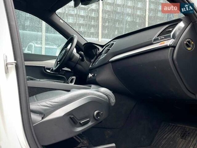 Белый Вольво ХС90, объемом двигателя 2 л и пробегом 81 тыс. км за 45700 $, фото 10 на Automoto.ua