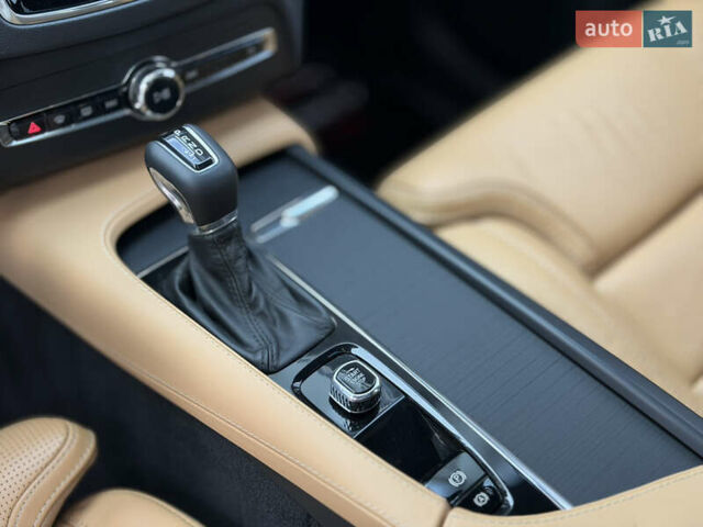 Белый Вольво ХС90, объемом двигателя 2 л и пробегом 77 тыс. км за 44000 $, фото 18 на Automoto.ua