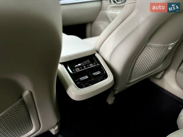 Белый Вольво ХС90, объемом двигателя 1.97 л и пробегом 9 тыс. км за 53999 $, фото 76 на Automoto.ua