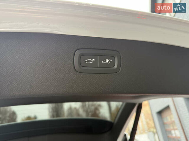 Белый Вольво ХС90, объемом двигателя 1.97 л и пробегом 81 тыс. км за 54500 $, фото 35 на Automoto.ua