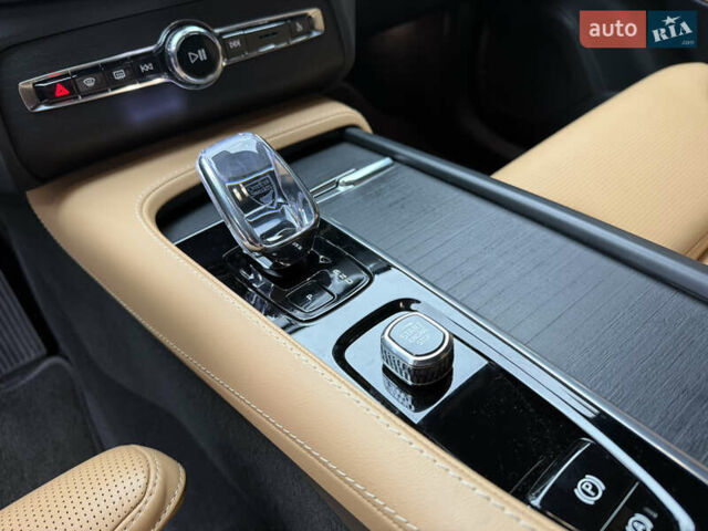 Белый Вольво ХС90, объемом двигателя 1.97 л и пробегом 81 тыс. км за 54500 $, фото 19 на Automoto.ua