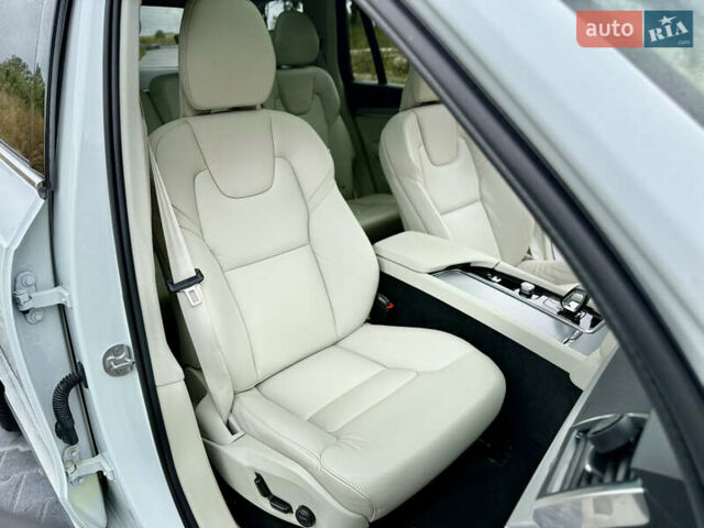 Белый Вольво ХС90, объемом двигателя 1.97 л и пробегом 9 тыс. км за 53999 $, фото 98 на Automoto.ua